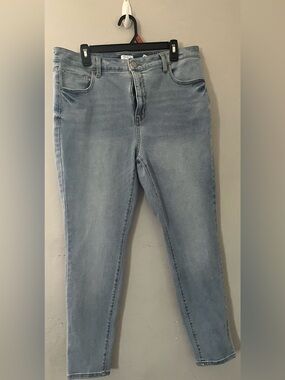 Time and Tru Light Blue Skinny Jeans